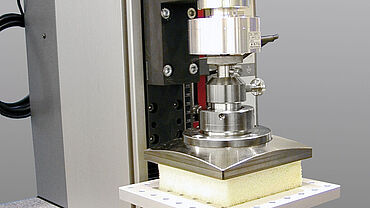 Stauchhärte an weichelastischen Schäumen nach ISO 3386