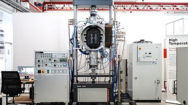 Testsysteem voor霍格temperaturen遇到vacuumkamer合计2.000°C